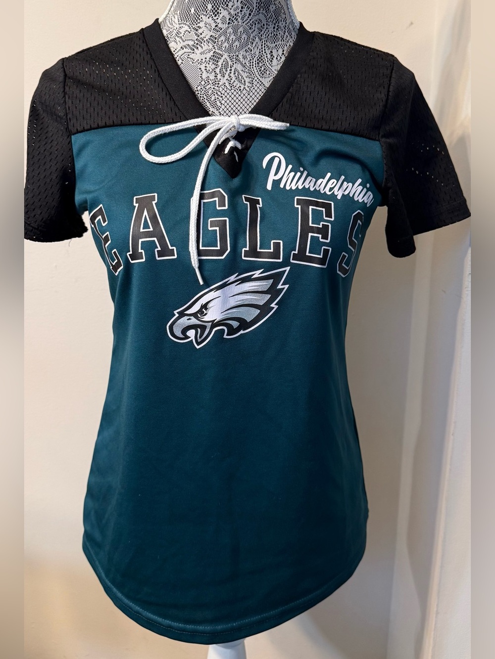 Philadelphia Eagles NFL Women's Lace-Up Jersey Tee Midnight Green & Black Small